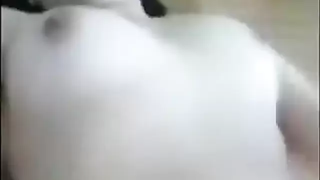 紧致的吉尔吉斯斯坦小穴等着被射爆